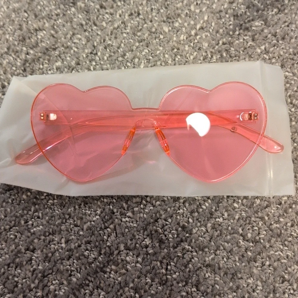 Valentines Heart Shaped Pink And Red Party Glasses NWT - 2 Pairs